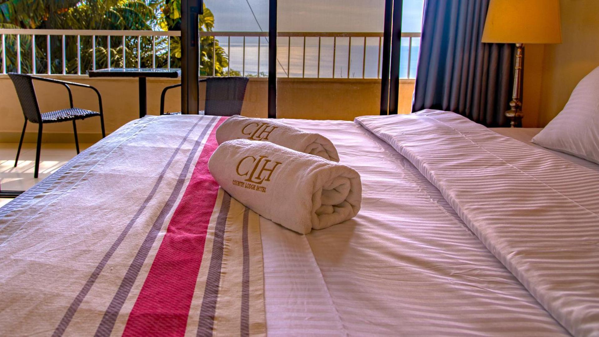 The Country Lodge Hotel Freetown Buitenkant foto